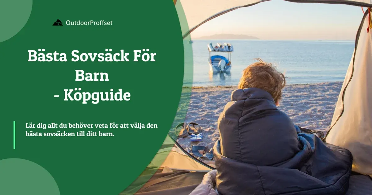 Omslagsbild till köpguiden om barnsovsäck, barn insvept i sovsäck på strand
