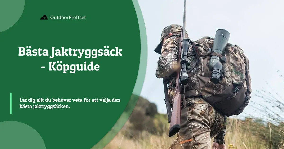 Jägare bär ryggsäck med kikare och gevär i fjällterräng