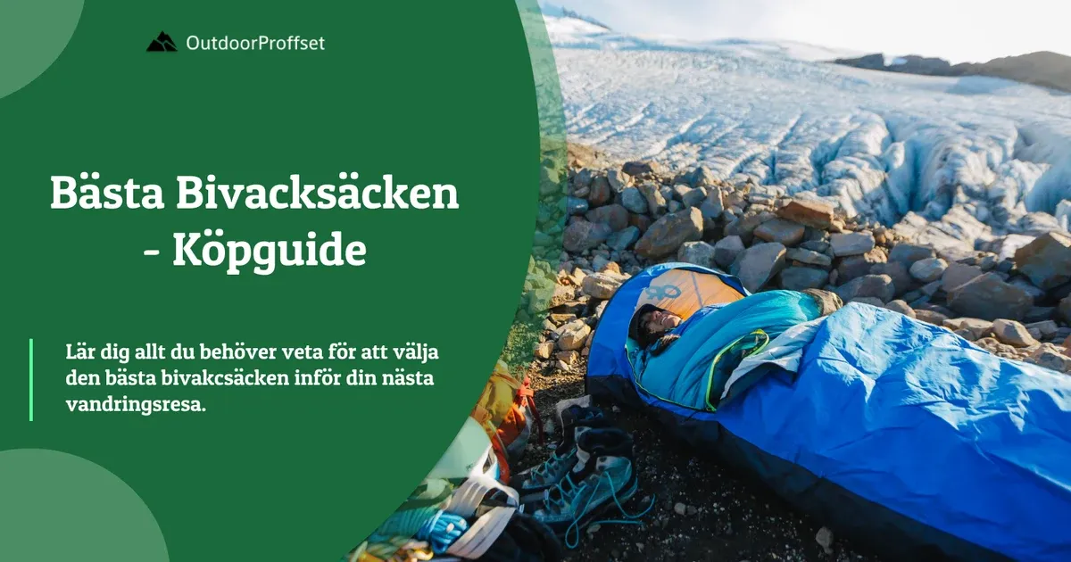 Vandrare i bivacksäck vid glaciär i gryningsljus