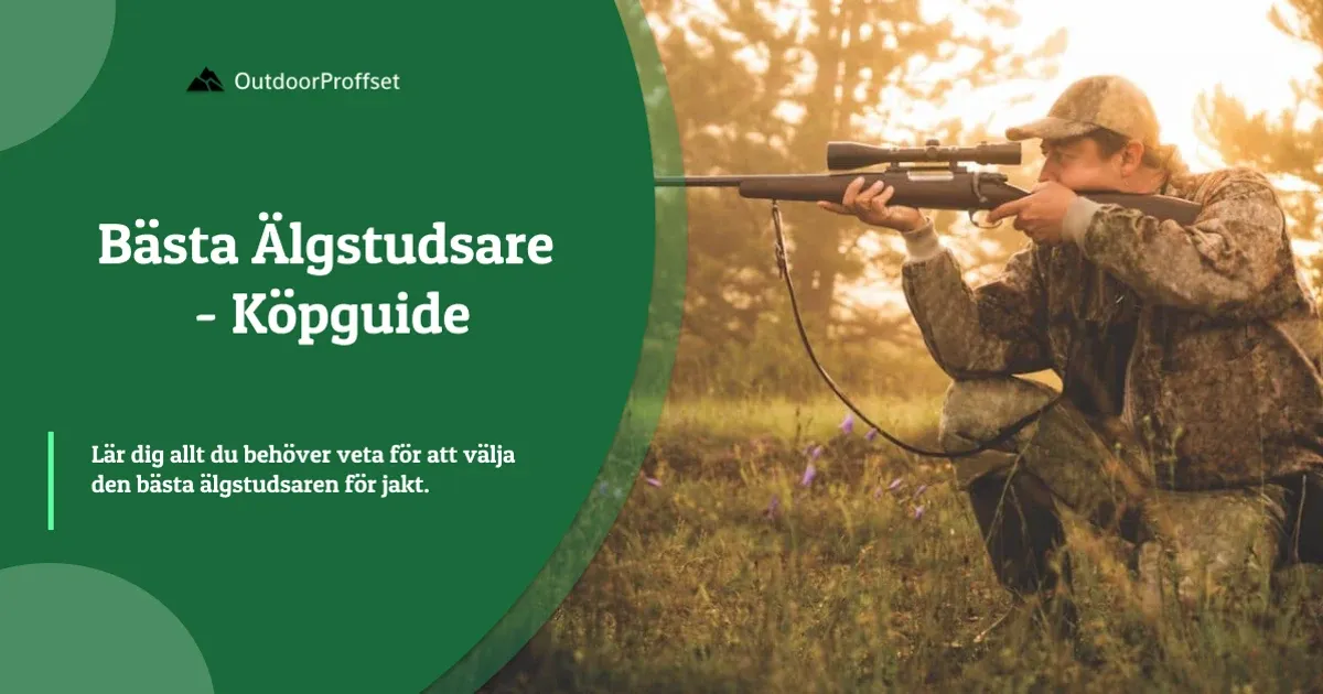 Jägare i kamouflage siktar med kikarsikte i kvällsljus