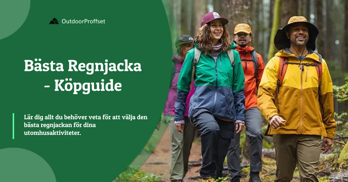 Grupp vandrare i färgglada regnjackor på skogsstig