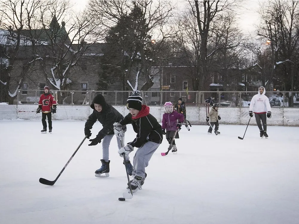 Spela ishockey utomhus